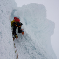 <strong>Die letzten Meter im Eis zum Gipfel des Cerro Standhardt führen durch einen genialen kleinen Eistunnel </strong>© Stefan Brunner