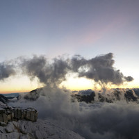 Sonnenaufgang bei der Biwakschachtel an der Großglockner-Nordwand
